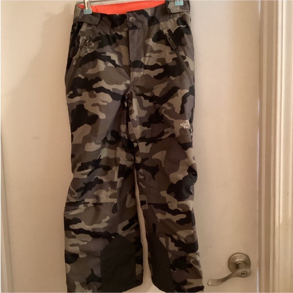 The North Face camo snow pants EZ grow system Size 7-8 - Picture 1 of 10